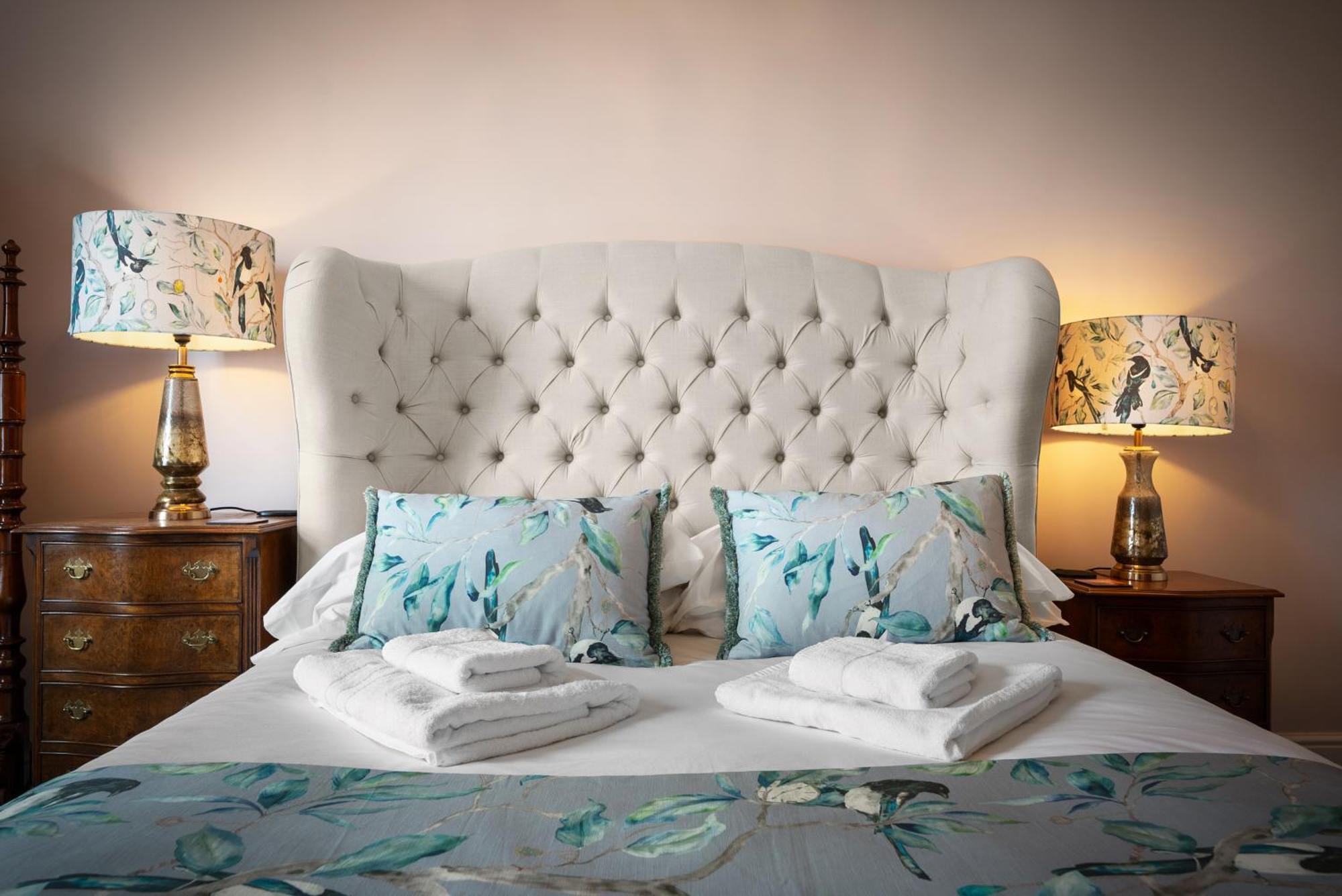 Luxury Georgian Home, Hot Tub, Sea View, Private Garden, Sleeps 6 Bognor Regis Bagian luar foto