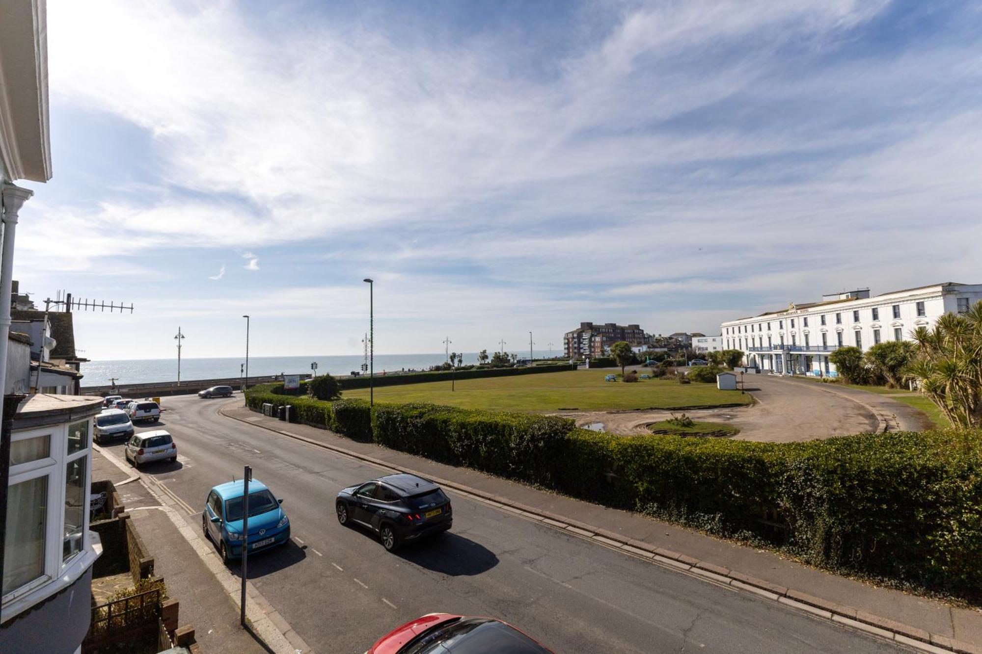 Luxury Georgian Home, Hot Tub, Sea View, Private Garden, Sleeps 6 Bognor Regis Bagian luar foto